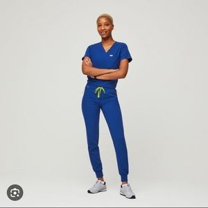 Electric blue figs top and bottom